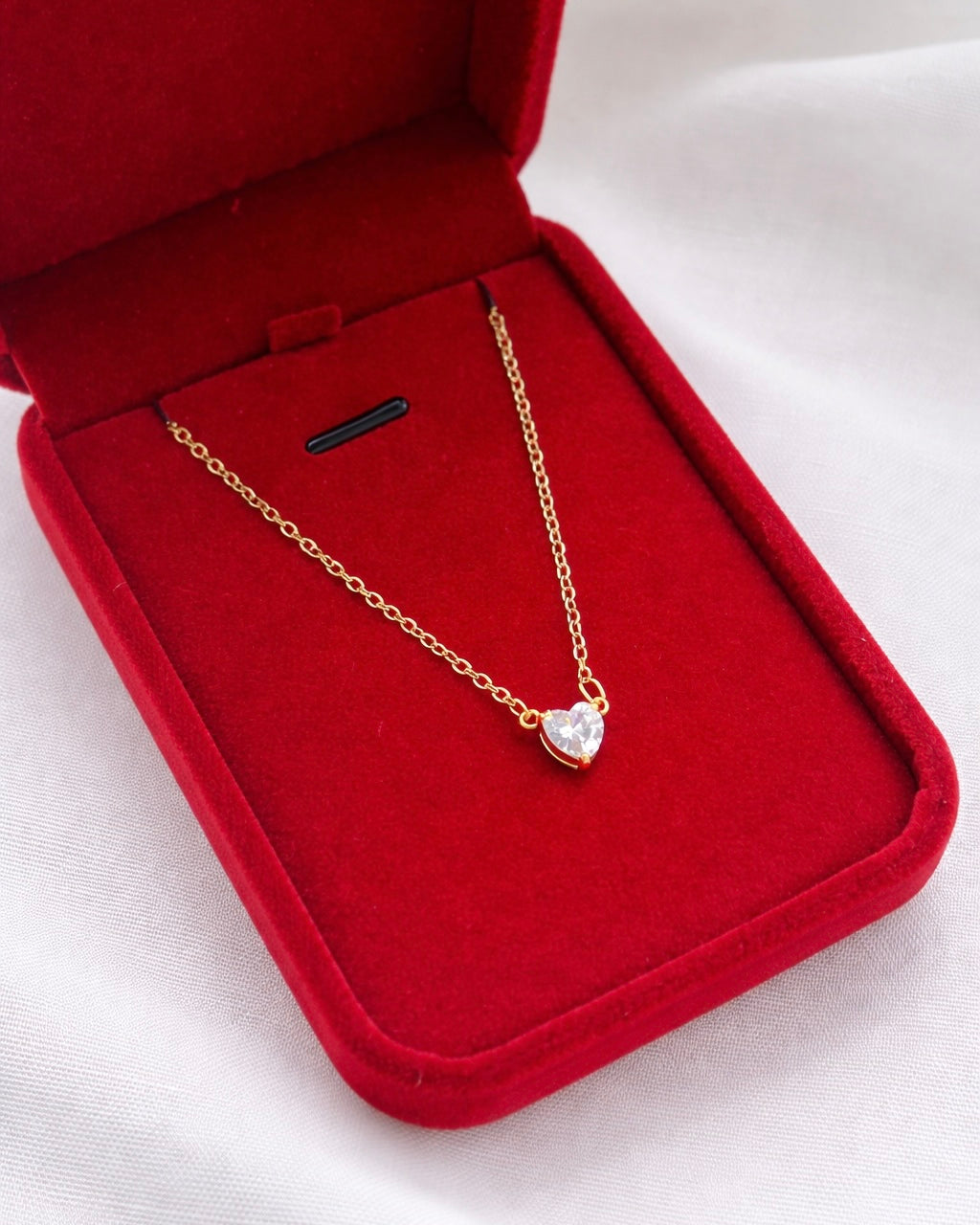 Heart zircon necklace